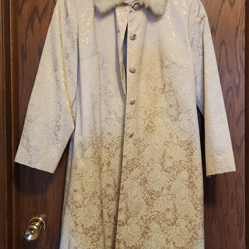 Unique Retro(?) Coat with removable faux fur collar